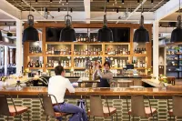The Confluence Hotel - Bars