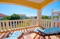 Apartments Mladenka - Sea View