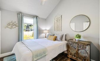 Sweet Seaview Home Near Beach and Trailhead!