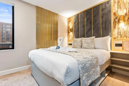 Hotel Holloway Отели рядом с достопримечательностью «Birches Green Evangelical Free Church»