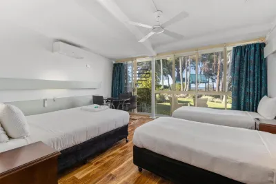 Motel Miramar Hotels in Macksville