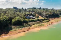 NOMIA GARDEN RETREATS - parking