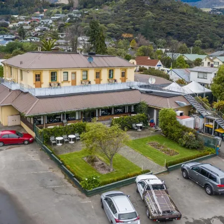 The Grand Hotel & Bar - Akaroa