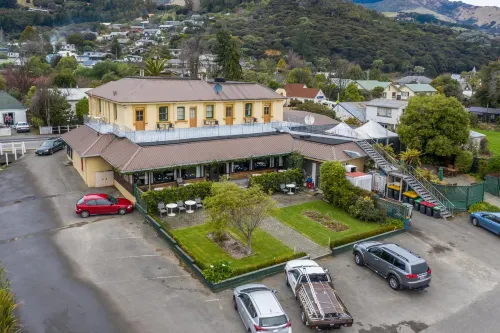 The Grand Hotel & Bar - Akaroa