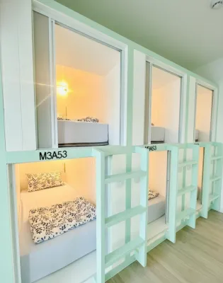 Easy Monday Pool Capsule Hotel - Old Town Bangkok