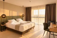 Hôtel Spa Restaurant la Madrague - Yüzme Havuzu