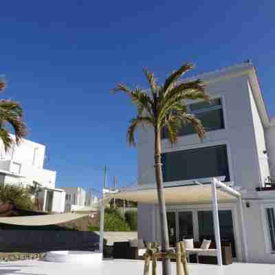 B Base Kouri Island Hotel Exterior