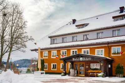 Hotel Schiff am Schluchsee Hotel dekat Modellbahnzentrum
