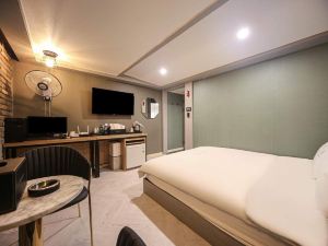 Welkin Hotel