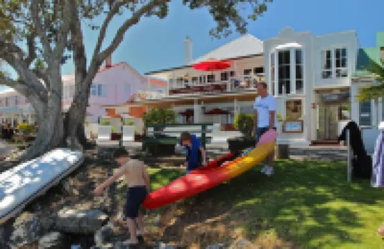 卡姆多若思汽車旅館