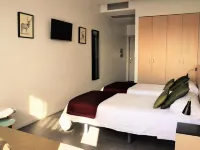 Centre Esplai Albergue Hotels in El Prat de Llobregat