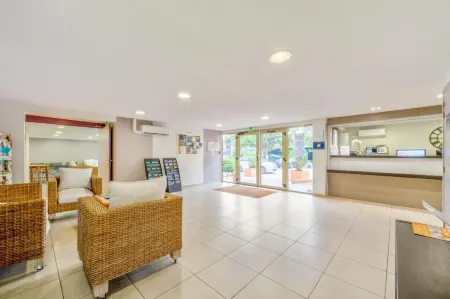 Résidence Pierre & Vacances les Platanes Отели в г. Сен-Максим