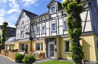 Hotel Garni-Tell Hotels near Bertramsplatz