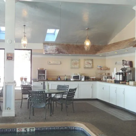 Hyannis Travel Inn