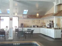 Hyannis Travel Inn - Bữa sáng