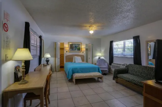 Richard's Motel Studios