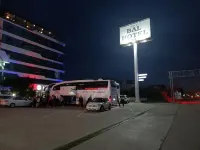 Bal Hotel - parking