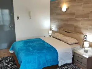 G M 5 Rooms Kentro in the Heart of the City