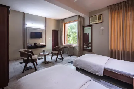 Hotel Bhakti Dhama