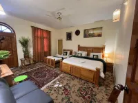 Duroyo Hotel Hotels near Yadgar Chowk
