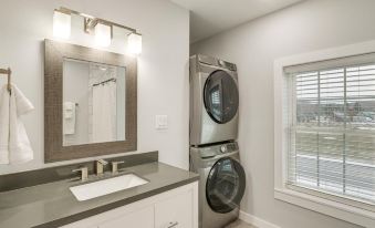 Bright and Modern Home 2 Mi to Presque Isle Airport
