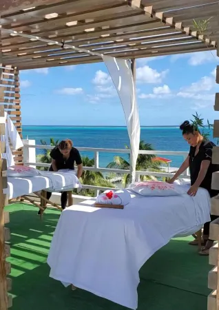 Island Magic Beach Resort Отели рядом с достопримечательностью «Сплит»