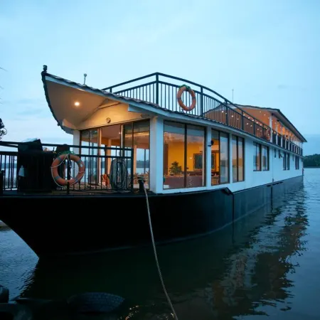 Houseboats by Dae - Watersports, Bird Watching & Sunset Cruises
