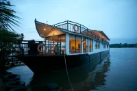 Houseboats by Dae - Watersports, Bird Watching & Sunset Cruises
