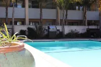 O'Cairns Inn and Suites - Pools