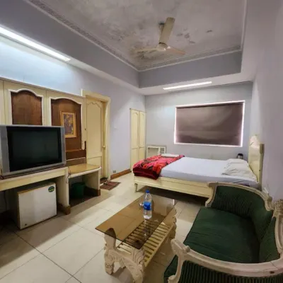 Park Palace Hotel Hotels near Kalighat
