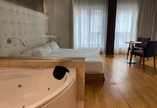 Hotel Longoria Plaza