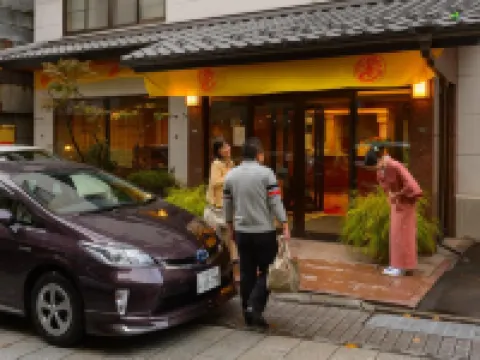 渋温泉　春欄の宿　さかえや SNOW MONKEY RESORTS INFO & GIFT SHOP周辺のホテル