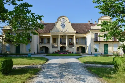 Château de Mathod Chambres d'hôtes Отели рядом с достопримечательностью «L'Escale»
