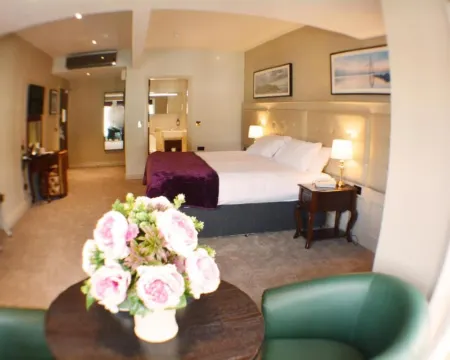 ルームズ アット ルー オーマのホテル