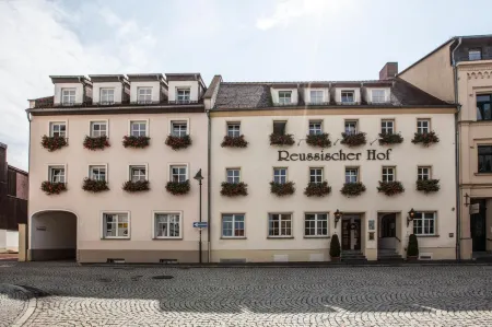 Hotel Reussischer Hof Отели в г. Нойкирхен