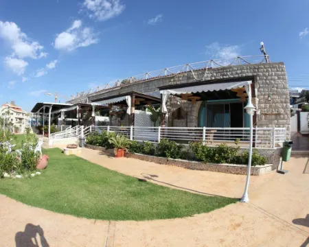 Le Blanc Bleu Hotels in Jbeil