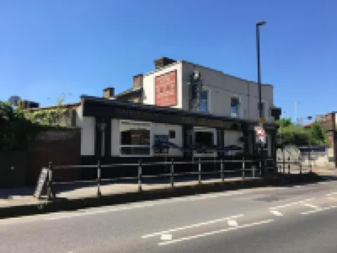 The Bridge Inn Hotels in Isleworth