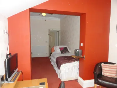 Ba Ba Guest House Hotels near Small Park