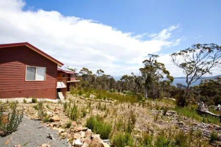 Bruny Island Escapes and Hotel Bruny Отели в г. Довер