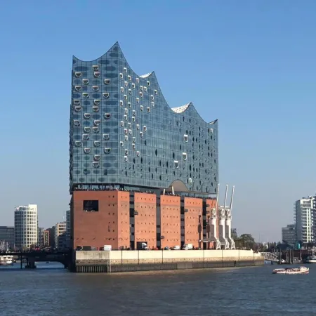 Hotel Cristobal Отели рядом с достопримечательностью «Станция метро "Халлерштрасе"»