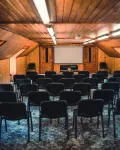 Suru Hotel & Restaurant Hotels in Буштень