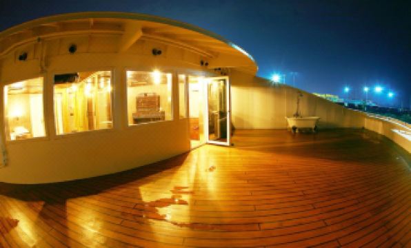 Vintage Luxury Yacht Hotel