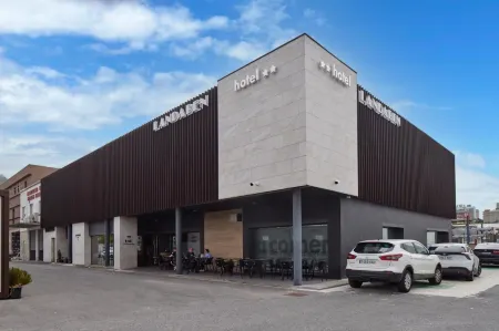 Hotel Landaben Отели рядом с достопримечательностью «Iglesia de San Nicolas»