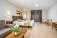 Apartamentos Puerta del Sur Hotels in Dos Hermanas