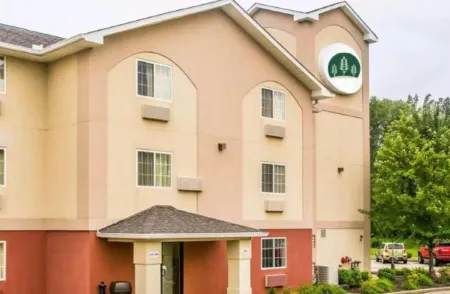 Birch Hill Suites Dayton-WP AFB Отели рядом с достопримечательностью «Berns Garden Center»