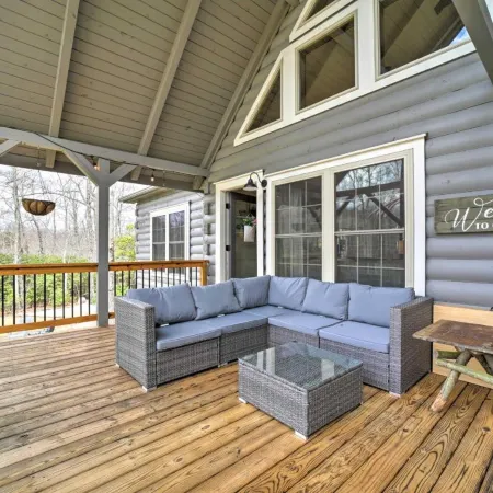 Ideal for Families! Lake Toxaway Getaway w/ Deck Отели в г. Хогбек