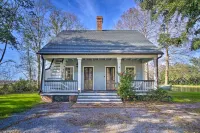 Idyllic Houma Vacation Rental on Shared Pond!