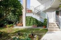 DOMINA Guest House - Luxory Room Hotels in der Nähe von My Garden