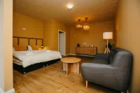 The Hill Guesthouse - พร้อมอาหารเช้า