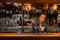 Governors Lodge Resort Hotel - bar